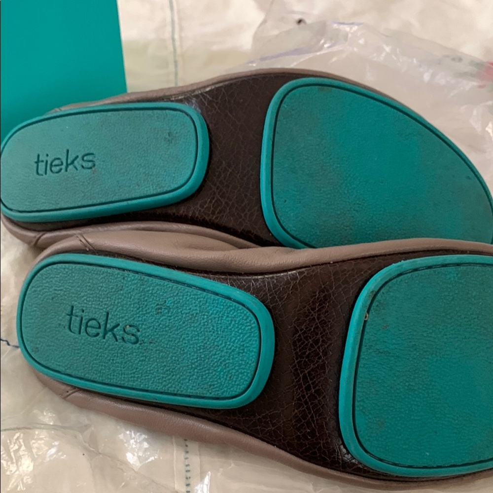 Tieks Taupe Ballet Flats 6 - Picture 8 of 13